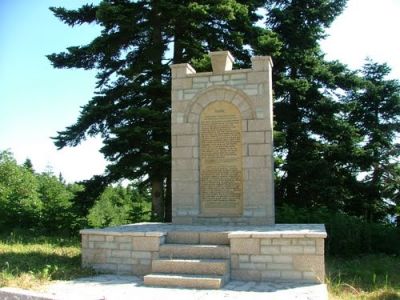 Το μνημείο στη Νεράιδα των Ιταλών στρατιωτών  που έχασαν τη ζωή τους από την Γερμανική επιδρομή τον Δεκέμβρη του 1943, την πείνα και τις αρρώστιες.