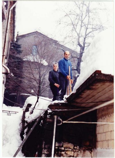 Ξεχιονίζοντας... Τη φωτογραφία μας έστειλε ο Γιώργος Βασαρδάνης.