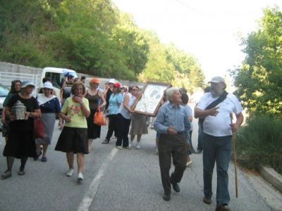 &Tau;&eta; &phi;&omega;&tau;&omicron;&gamma;&rho;&alpha;&phi;ί&alpha; &mu;&alpha;&sigmaf; έ&sigma;&tau;&epsilon;&iota;&lambda;&epsilon; &eta; &Kappa;&alpha;&tau;&epsilon;&rho;ί&nu;&alpha; &Gamma;&iota;&alpha;&nu;&nu;&alpha;&kappa;&omicron;&pi;&omicron;ύ&lambda;&omicron;&upsilon;.