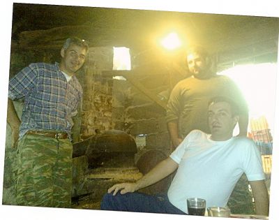 &Phi;&omega;&tau;&omicron;: &Alpha;&nu;&tau;&rho;έ&alpha;&sigmaf; &Alpha;&delta;&alpha;&mu;ό&pi;&omicron;&upsilon;&lambda;&omicron;&sigmaf;
