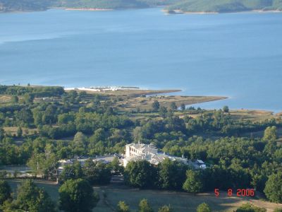 &Tau;&eta; &phi;&omega;&tau;&omicron;&gamma;&rho;&alpha;&phi;ί&alpha; &mu;&alpha;&sigmaf; έ&sigma;&tau;&epsilon;&iota;&lambda;&epsilon; &omicron; &Pi;&epsilon;&rho;&iota;&kappa;&lambda;ή&sigmaf; &Mu;&alpha;&lambda;&alpha;&mu;ί&tau;&sigma;&eta;&sigmaf;.