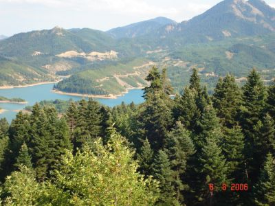 &Tau;&eta; &phi;&omega;&tau;&omicron;&gamma;&rho;&alpha;&phi;ί&alpha; &mu;&alpha;&sigmaf; έ&sigma;&tau;&epsilon;&iota;&lambda;&epsilon; &omicron; &Pi;&epsilon;&rho;&iota;&kappa;&lambda;ή&sigmaf; &Mu;&alpha;&lambda;&alpha;&mu;ί&tau;&sigma;&eta;&sigmaf;.