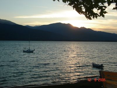 &Tau;&eta; &phi;&omega;&tau;&omicron;&gamma;&rho;&alpha;&phi;ί&alpha; &mu;&alpha;&sigmaf; έ&sigma;&tau;&epsilon;&iota;&lambda;&epsilon; &omicron; &Pi;&epsilon;&rho;&iota;&kappa;&lambda;ή&sigmaf; &Mu;&alpha;&lambda;&alpha;&mu;ί&tau;&sigma;&eta;&sigmaf;.