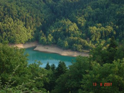 &Tau;&eta; &phi;&omega;&tau;&omicron;&gamma;&rho;&alpha;&phi;ί&alpha; &mu;&alpha;&sigmaf; έ&sigma;&tau;&epsilon;&iota;&lambda;&epsilon; &omicron; &Pi;&epsilon;&rho;&iota;&kappa;&lambda;ή&sigmaf; &Mu;&alpha;&lambda;&alpha;&mu;ί&tau;&sigma;&eta;&sigmaf;.