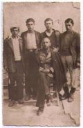 &Tau;&Rho;&Iota;&Kappa;&Alpha;&Lambda;&Alpha; 30-5&omicron;&upsilon;-1947.<br />&quot;&Epsilon;&nu;&theta;ύ&mu;&iota;&omicron;&nu; &pi;&epsilon;&rho;&iota;&pi;&epsilon;&tau;&epsilon;ί&alpha;&sigmaf; &Alpha;&gamma;&rho;ά&phi;&omega;&nu;  &kappa;&alpha;&iota; &Chi;&alpha;&sigma;ί&omega;&nu;&quot;.<br />&Mu;&epsilon;&sigma;&epsilon;&nu;&iota;&kappa;&omicron;&lambda;ί&tau;&epsilon;&sigmaf; &pi;&omicron;&upsilon; &epsilon;&pi;&iota;&tau;ά&chi;&theta;&eta;&kappa;&alpha;&nu; &mu;&alpha;&zeta;ί &mu;&epsilon; &tau;&alpha; &zeta;ώ&alpha; &tau;&omicron;&upsilon;&sigmaf; &alpha;&pi;ό &tau;&omicron;&nu; &kappa;&upsilon;&beta;&epsilon;&rho;&nu;&eta;&tau;&iota;&kappa;ό &sigma;&tau;&rho;&alpha;&tau;ό &sigma;&alpha;&nu; &mu;&omicron;&upsilon;&lambda;&alpha;&rho;ά&delta;&epsilon;&sigmaf; &sigma;&tau;&omicron;&nu; &epsilon;&mu;&phi;ύ&lambda;&iota;&omicron; &pi;ό&lambda;&epsilon;&mu;&omicron;.<br />&Alpha;&pi;ό &delta;&epsilon;&xi;&iota;ά ό&rho;&theta;&iota;&omicron;&iota; : &Gamma;&iota;ά&nu;&nu;&eta;&sigmaf; &Rho;ά&iota;&kappa;&omicron;&sigmaf;, &Mu;&iota;&chi;ά&lambda;&eta;&sigmaf; &Beta;&alpha;&sigma;&iota;&lambda;ά&kappa;&omicron;&sigmaf;, &Beta;&alpha;&sigma;ί&lambda;&eta;&sigmaf; &Mu;ή&tau;&sigma;&iota;&omicron;&sigmaf; &kappa;&alpha;&iota; &Beta;&alpha;&gamma;&gamma;έ&lambda;&eta;&sigmaf; &Kappa;&alpha;&tau;&alpha;&rho;&alpha;&chi;&iota;ά&sigmaf;.<br /> &Kappa;&alpha;&theta;&iota;&sigma;&tau;ό&sigmaf; &epsilon;ί&nu;&alpha;&iota; &omicron; &Gamma;&epsilon;ώ&rho;&gamma;&iota;&omicron;&sigmaf; &Psi;&eta;&mu;&mu;έ&nu;&omicron;&sigmaf;.<br />&Tau;&eta; &phi;&omega;&tau;&omicron;&gamma;&rho;&alpha;&phi;ί&alpha; &mu;&alpha;&sigmaf; έ&delta;&omega;&sigma;&epsilon; &omicron; &kappa;. &Gamma;&iota;ά&nu;&nu;&eta;&sigmaf; &Rho;ά&iota;&kappa;&omicron;&sigmaf;.